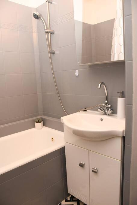 Dora Apartman Best Location & Free Parking Debrecen Buitenkant foto